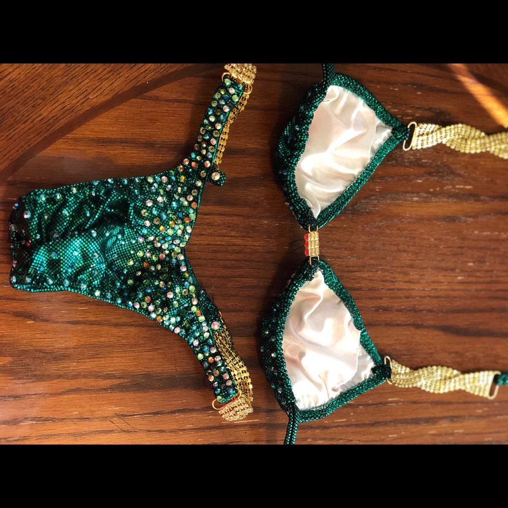 Figure Suit - Picture 8 of 8